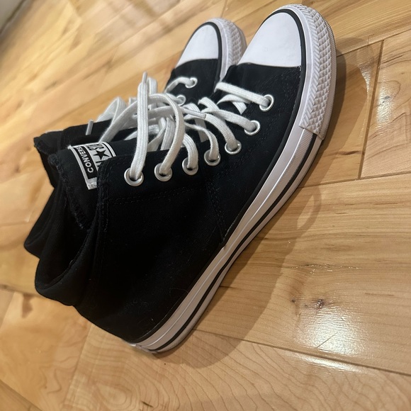 Converse - Picture 1 of 4